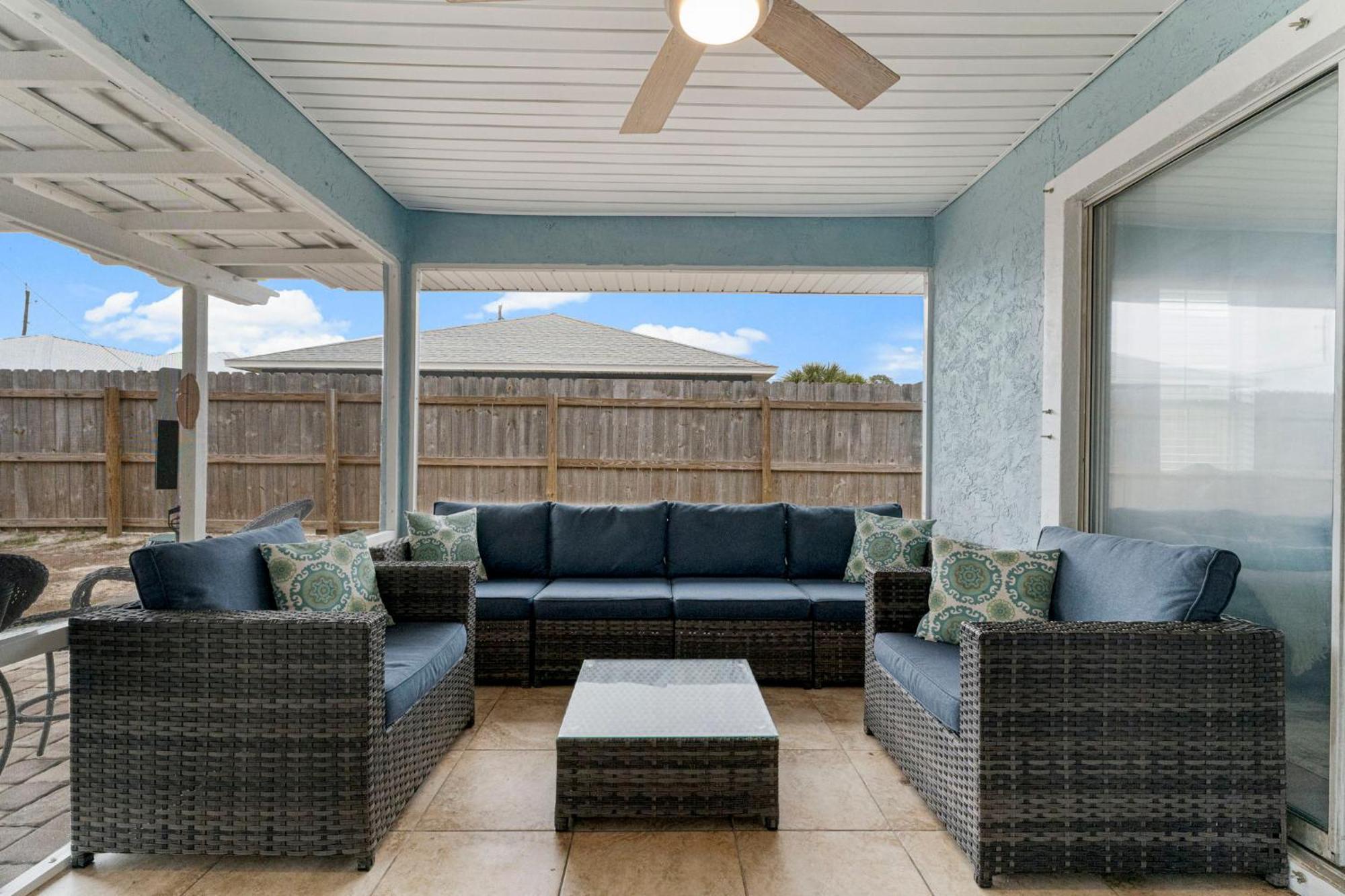 Book Now! Walk To - Large Private Yard - Fire Pit - Dog Friendly *