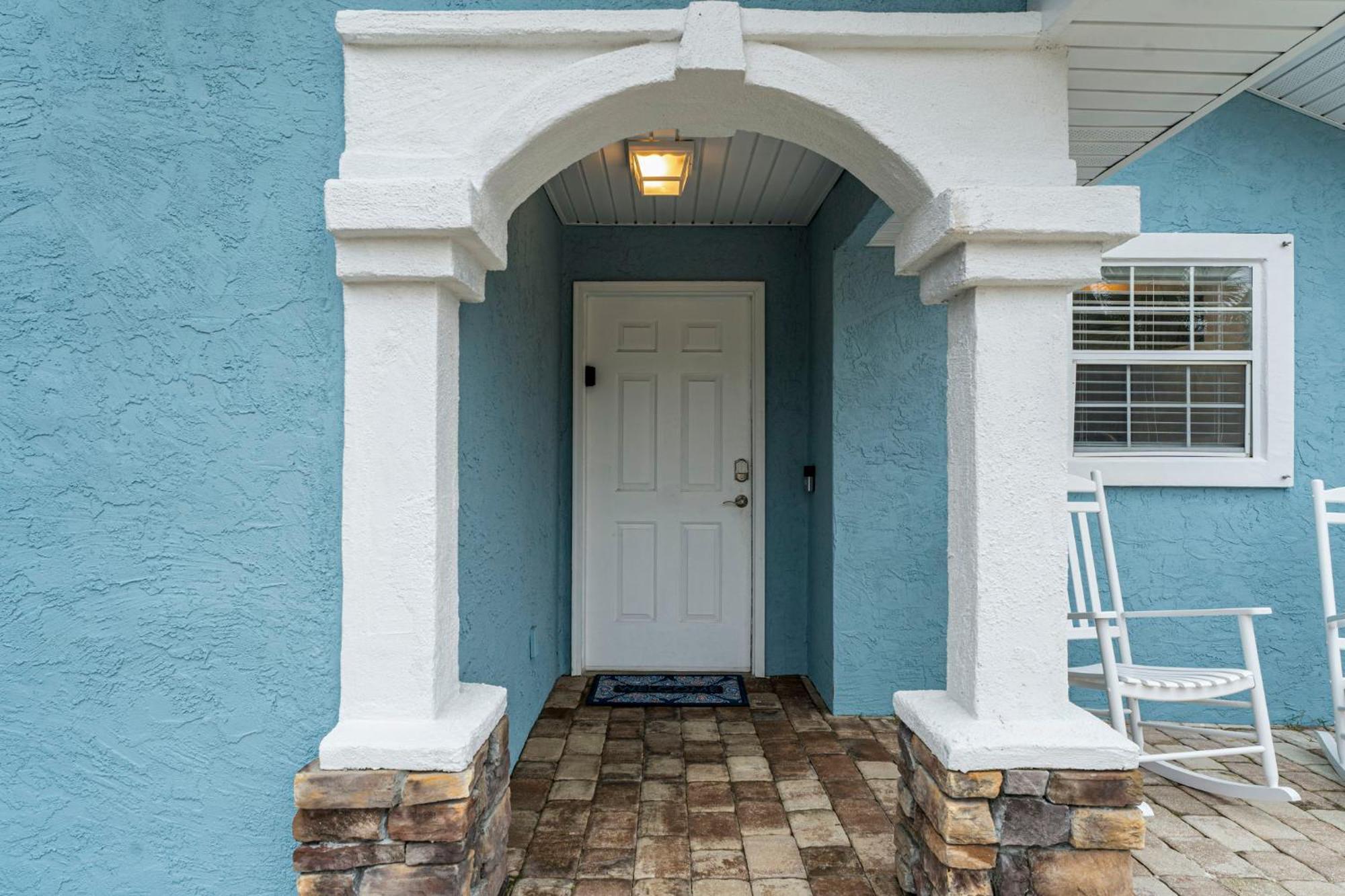 Book Now! Walk To - Large Private Yard - Fire Pit - Dog Friendly *